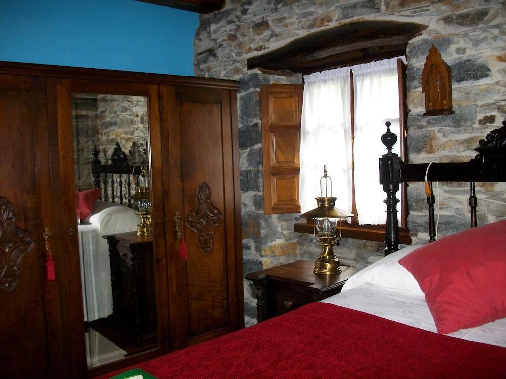 Casa De Aldea Los Glayus Pensionat Luarca Værelse billede